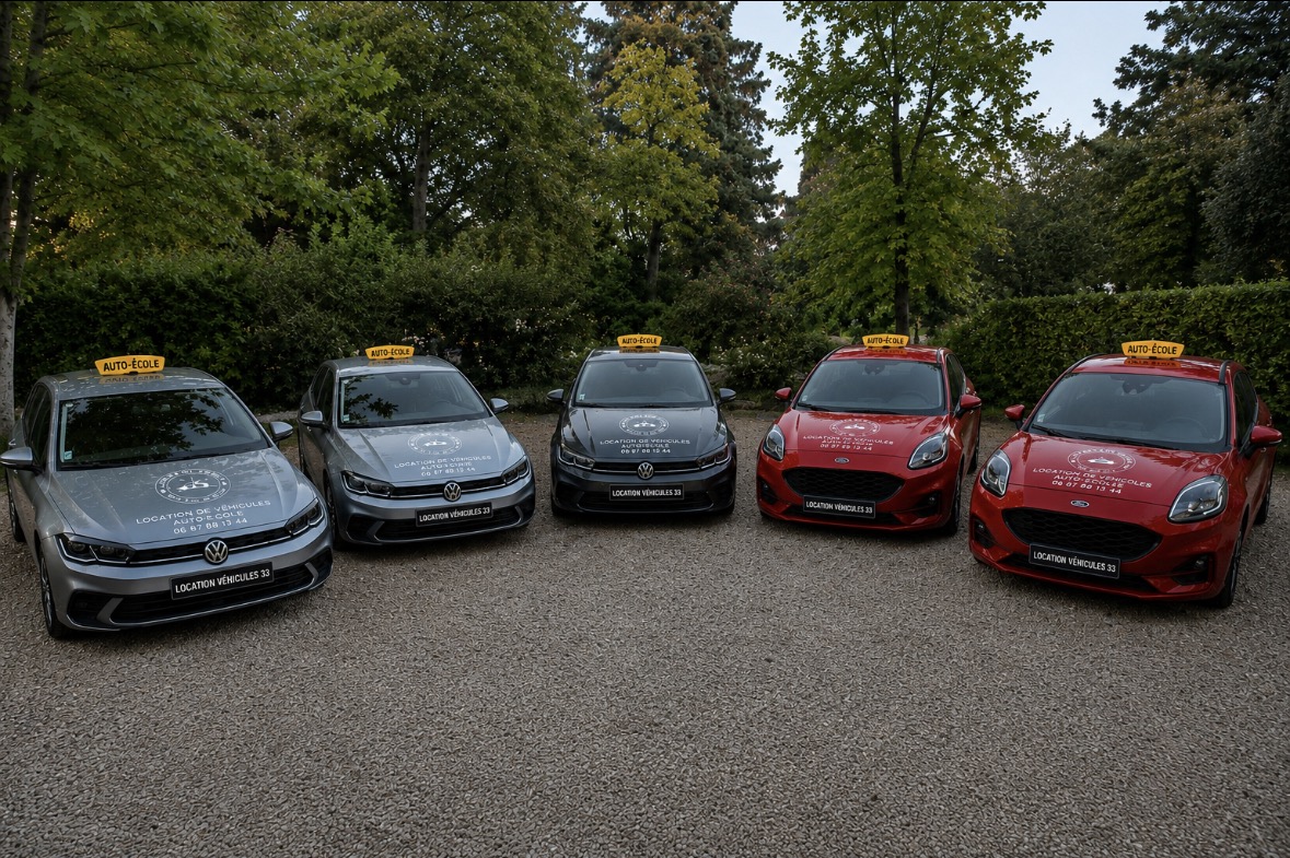 Flotte de cinq véhicules auto-école à double commande livrables à Bordeaux